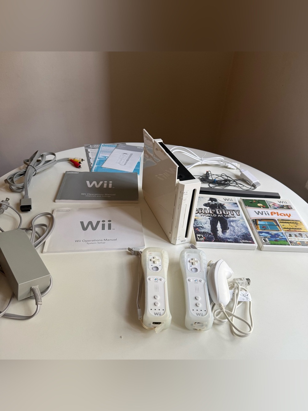 Nintendo Wii Console Bundle (2 Remotes, Nunchuk,2 Games COD Wii, Manual) Tested